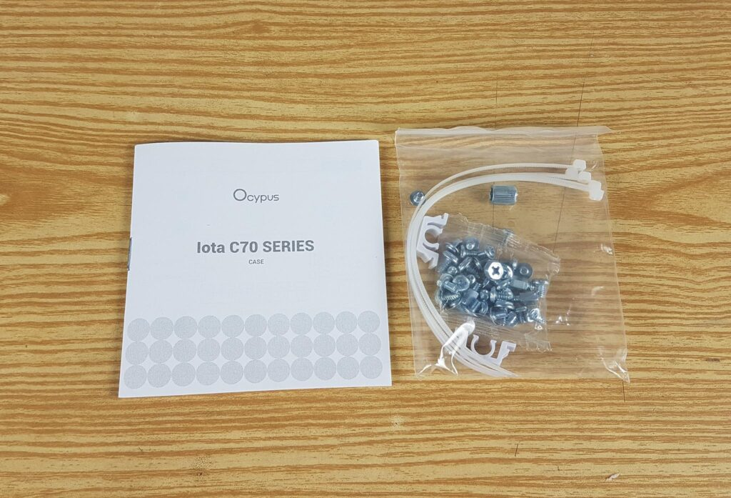 danh-gia-vo-case-ocypus-iota-c70-white-argb-3