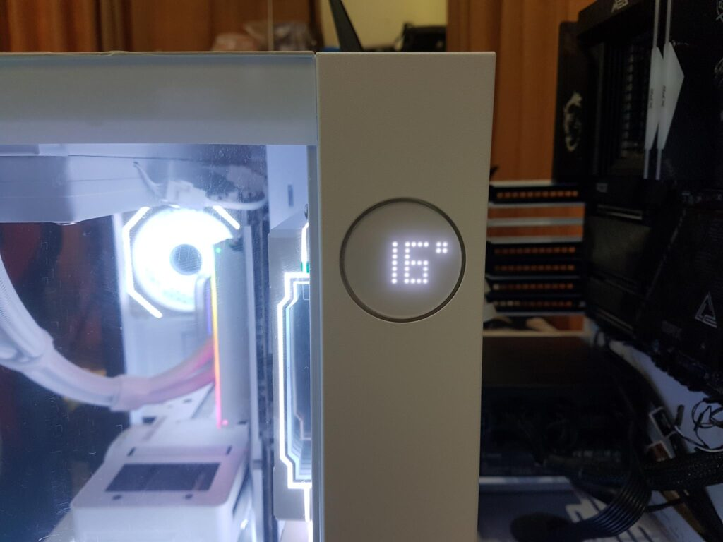 danh-gia-vo-case-ocypus-iota-c70-white-argb-4