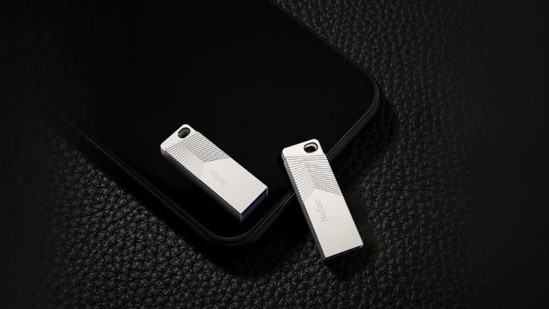 so-sanh-o-cung-di-dong-va-usb-2